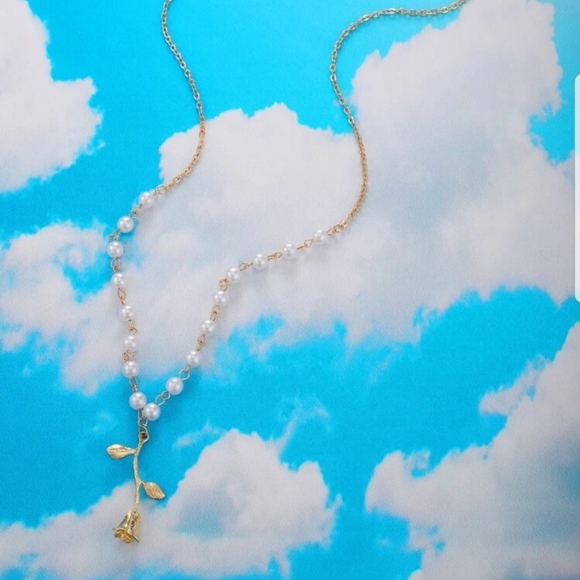 *Leighton* Pearl and Rose Necklace - Picture 2 of 5